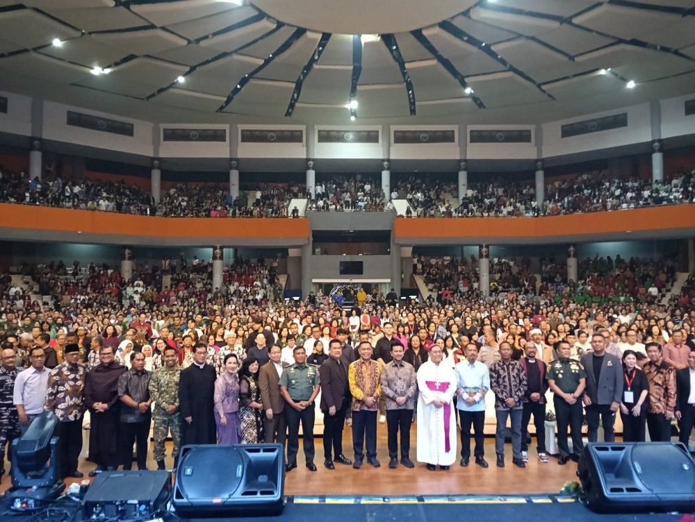 Ribuan Umat Rayakan Natal 2025 di Kota Malang, Gaungkan Iman, Keluarga, dan Persatuan