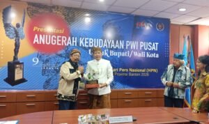 Semangat Salam Satu Jiwa Arema Warnai Presentasi Anugerah Kebudayaan PWI Pusat Semangat Salam Satu Jiwa Arema Warnai Presentasi Anugerah Kebudayaan PWI Pusat