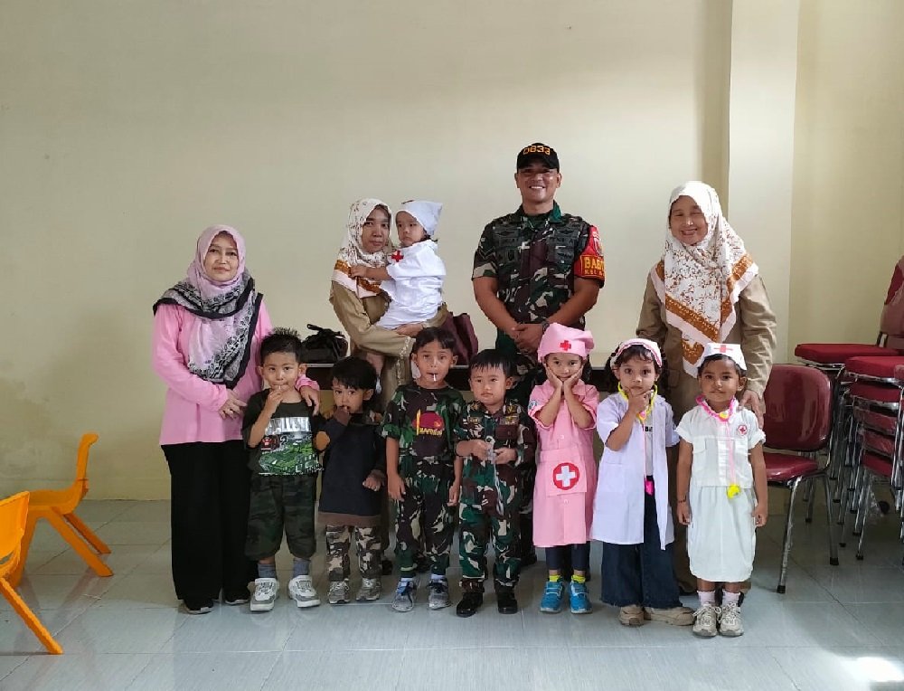 Tanamkan Semangat Sejak Dini, Babinsa Klojen Berikan Motivasi Anak Sekolah Kelompok Bermain