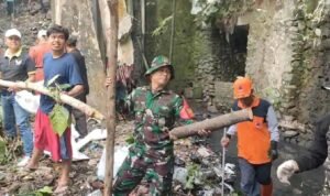 Wujud Kepedulian Lingkungan, Babinsa Bareng Gelar Kerja Bakti Pembersihan Sungai Wujud Kepedulian Lingkungan, Babinsa Bareng Gelar Kerja Bakti Pembersihan Sungai