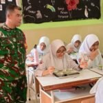 Babinsa Blimbing (2) Babinsa Blimbing Pastikan Kelancaran Program Makan Bergizi Gratis di SMPN 20 Malang