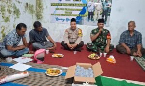 Babinsa Buring Melalui Komsos, Babinsa Buring Tingkatkan Sinergitas dengan Masyarakat