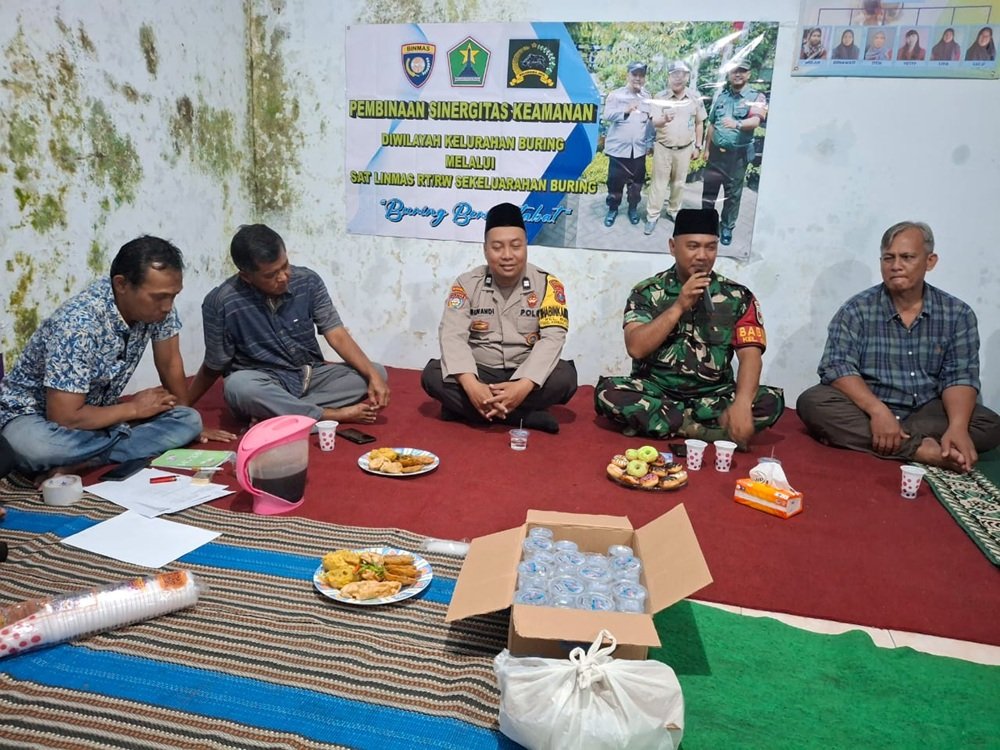 Melalui Komsos, Babinsa Buring Tingkatkan Sinergitas dengan Masyarakat