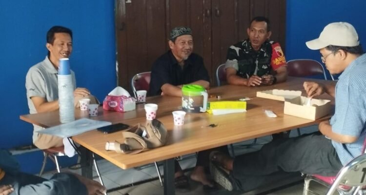 Babinsa Dinoyo Anjangsana Babinsa Dinoyo Perkuat Silaturahmi dan Kemanunggalan TNI–Rakyat