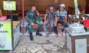 Babinsa Jatimulyo Patroli Dialogis Babinsa Jatimulyo Jamin Kondusifitas Wilayah Selama Ramadan