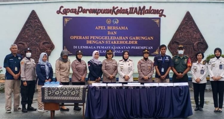 Babinsa Kebonsari Dampingi Razia Gabungan di Lapas Perempuan Kelas II A
