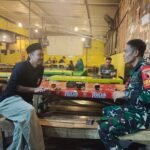 Babinsa Klojen Perkuat Silaturahmi Babinsa Koramil Klojen Gencarkan Patroli Dialogis Malam Hari