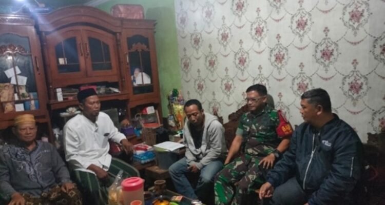 Patroli Humanis dan Dialogis Babinsa Purwantoro Jamin Kondusivitas Wilayah Binaan