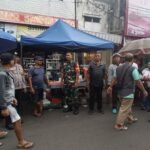 Babinsa Sukoharjo Pastikan Aman, Lancar, dan Tertib, Babinsa Sukoharjo Monitoring Pasar Takjil
