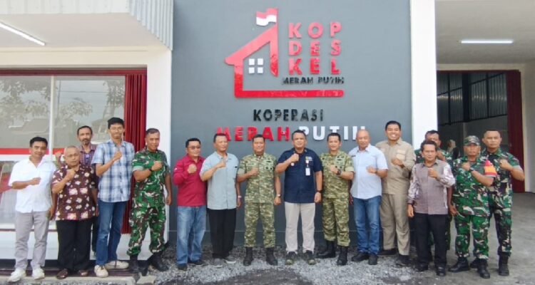 Dandim 0833 dampingi kunjungan rombongan PT. Agrinas Pangan Nusantara tinjau Progres KDMP Arjowinangun
