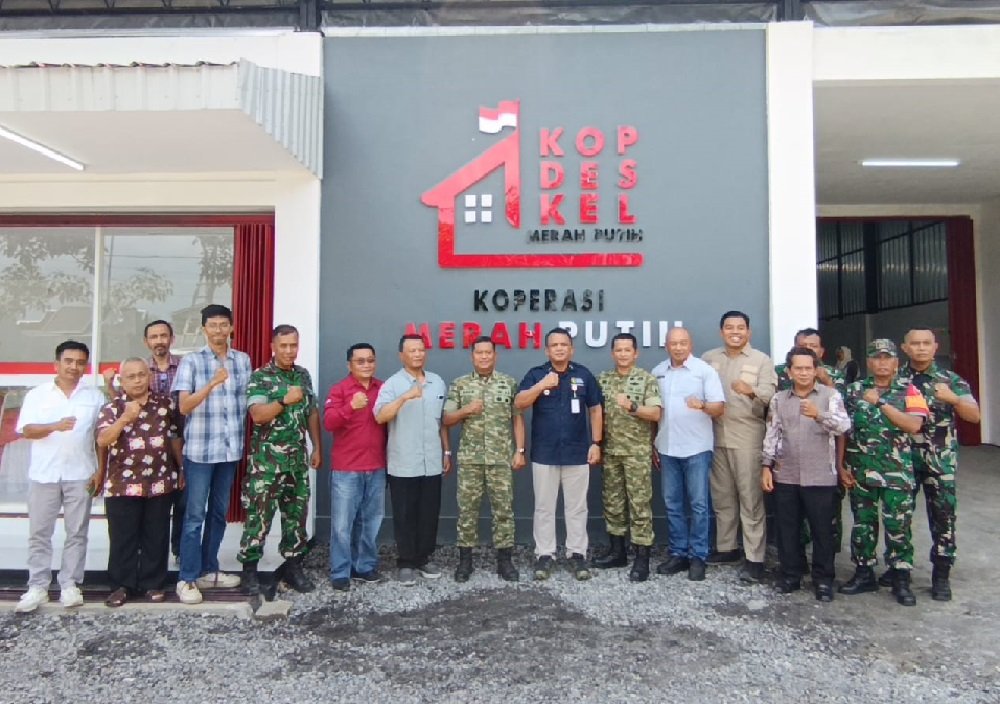 Dandim 0833 dampingi kunjungan rombongan PT. Agrinas Pangan Nusantara tinjau Progres KDMP Arjowinangun