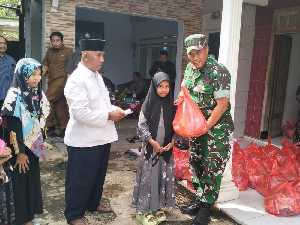 Danramil Kedungkandang Hadiri Kegiatan Santunan HIPPAM Sumber Tlogowaru Makmur