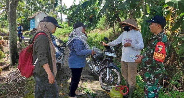 Komsos Humanis Babinsa Tulungagung Komsos Humanis Babinsa Tunggulwulung Serap Aspirasi Petani Bersama Penyuluh Pertanian