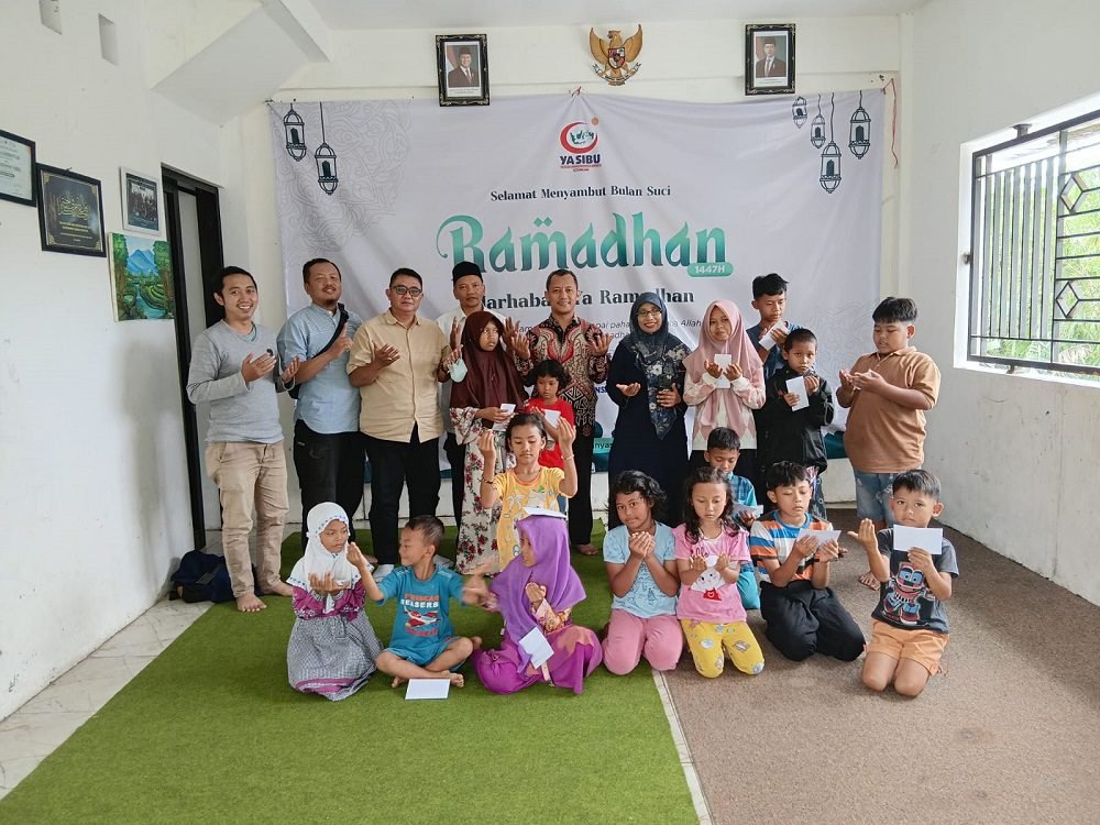 Komunitas Aksara Tumapel Bagikan Santunan Ramadan untuk Anak Asuh Yasibu Arjowinangun