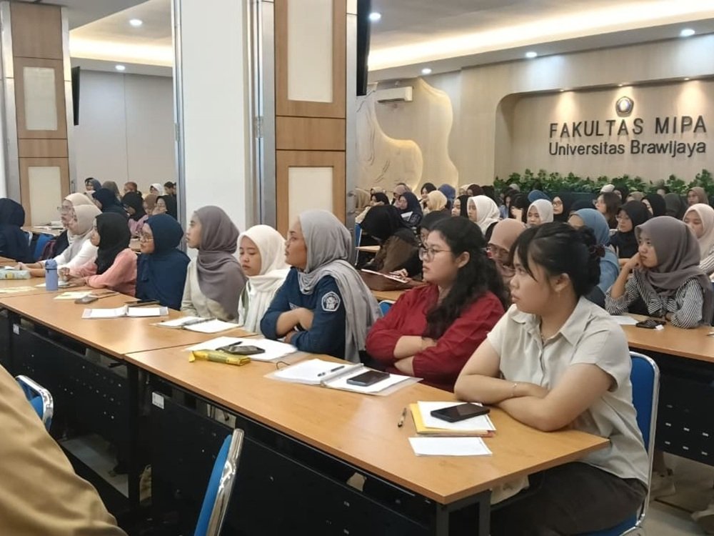Kuliah Tamu Biologi Konservasi, Alumni FMIPA UB Bahas Transformasi Pengelolaan Lingkungan dan Emisi Karbon