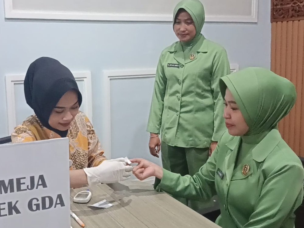 Persit KCK Cabang XL Kodim 0833 Kota Malang Gelar Penyuluhan Kesehatan Jantung dan Pemeriksaan CKG–EKG