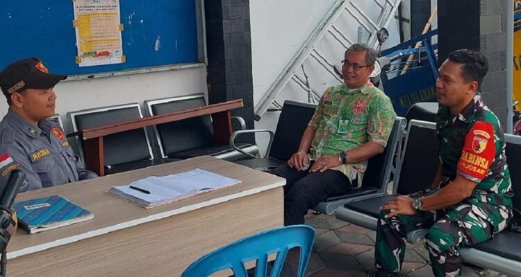 Sinergitas TNI dan Aparatur Kelurahan, Babinsa Arjosari Perkuat Kamtibmas Sinergitas TNI dan Aparatur Kelurahan, Babinsa Arjosari Perkuat Kamtibmas