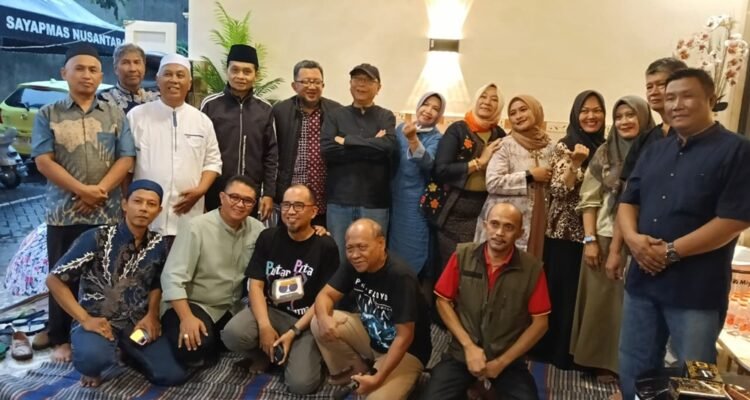 Hujan Bukan Penghalang, Puluhan Mantan Penyiar Radio KDS 8 Gelar Bukber dan Temu Kangen Penuh Kenangan