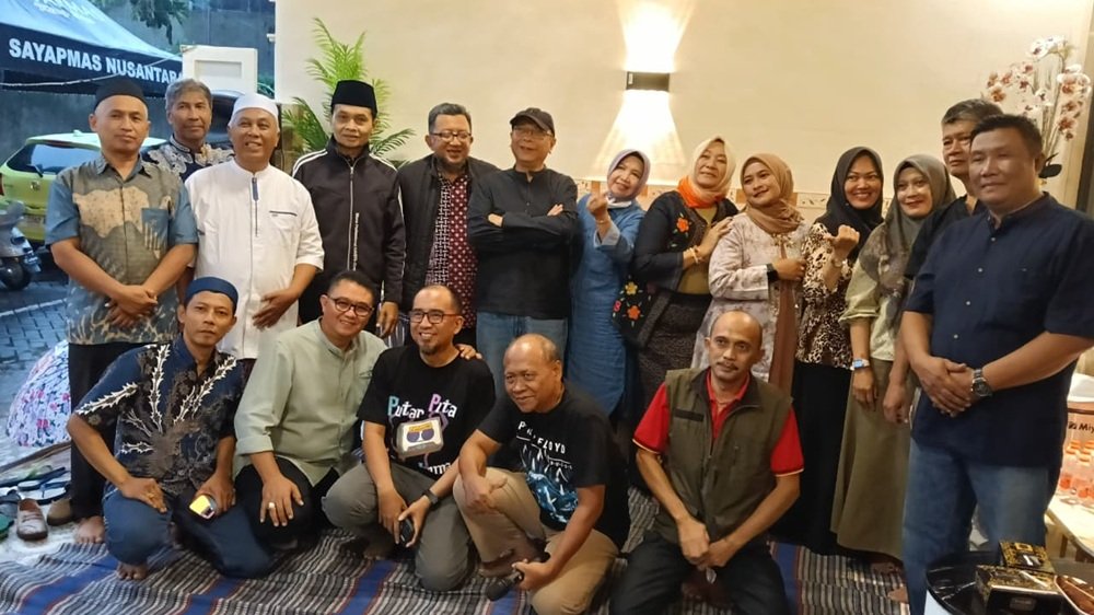 Hujan Bukan Penghalang, Puluhan Mantan Penyiar Radio KDS 8 Gelar Bukber dan Temu Kangen Penuh Kenangan