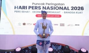 Wali Kota Malang Wahyu Hidayat Raih Trofi Abyakta PWI 2026