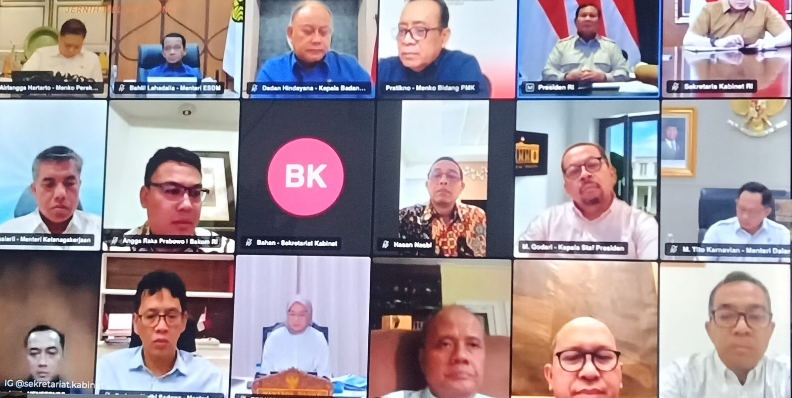 Prabowo Pimpin Rapat Virtual 15 Menteri, Bahas Isu Strategis dan Perkuat Sinergi Nasional.