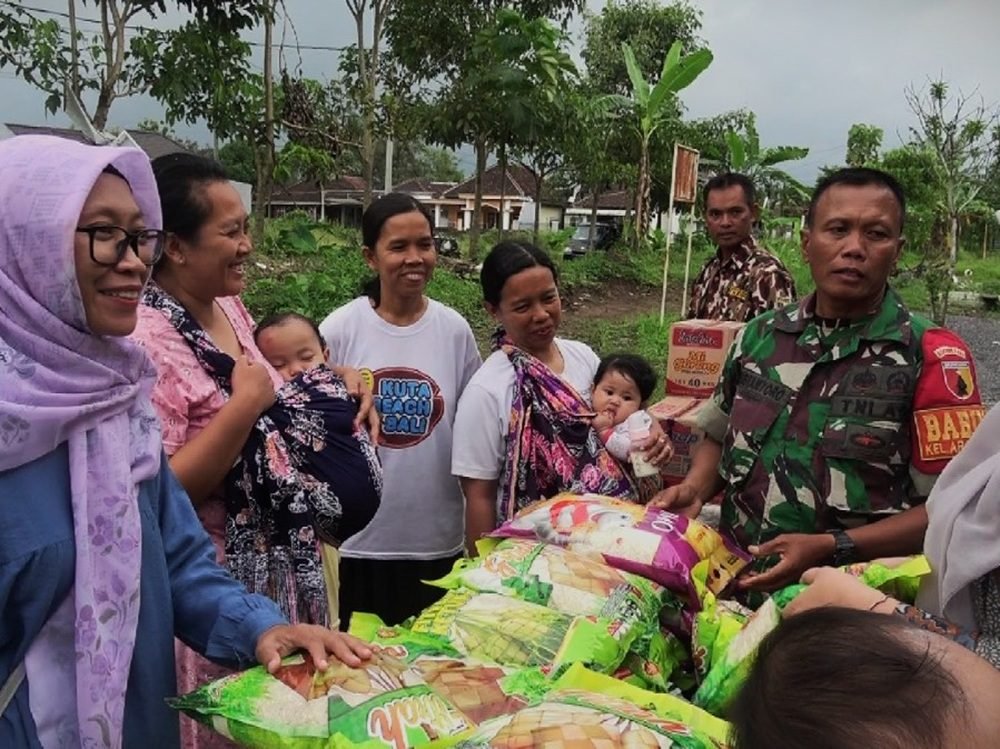Babinsa Arjowinangun Dukung UMKM Lewat Bazar Ramadhan dan Takjil Gratis