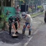 Babinsa Blimbing Dukung Perbaikan Infrastruktur Jalan Lingkungan