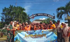 Koramil Kedungkandang Dampingi Anak Sekolah Luar Biasa Bagikan Takjil Ramadan