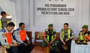Babinsa Kedungkandang Bersama Personel Gabungan, Amankan Pos Pam Operasi Ketupat Semeru 2026 Madyopuro