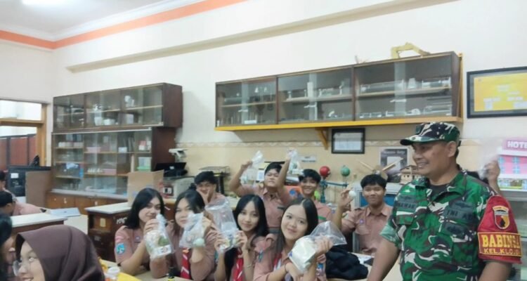 Babinsa Klojen Pastikan Kelancaran Makan Bergizi Gratis Siswa SMAN 4 Malang Selama Ramadhan