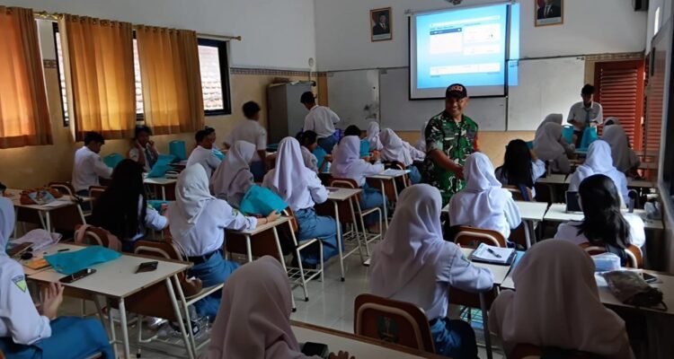 Babinsa Klojen (3) Babinsa Klojen Pastikan Program Makan Bergizi Gratis Berjalan Lancar dan Aman Selama Ramadhan