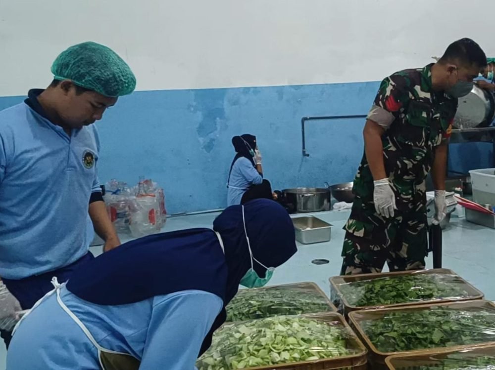 Babinsa Klojen Pantau Pelaksanaan SPPG di Yayasan Batik Tulis Celaket