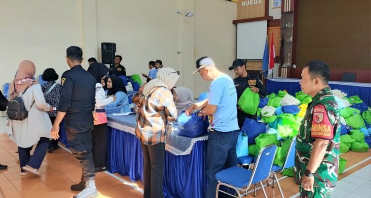 Dukung Stabilitas Harga, Babinsa Sukun Pantau Pasar Murah Menjelang Lebaran