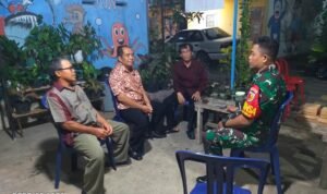 Babinsa Sukun Babinsa Koramil Sukun Perkuat Keharmonisan Warga Lewat Komsos Bersama Toga dan Tomas