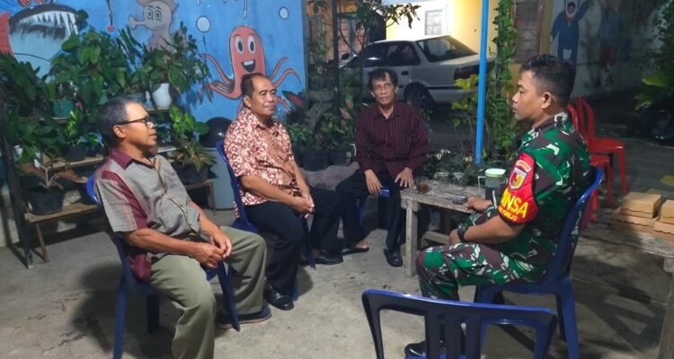 Babinsa Sukun Babinsa Koramil Sukun Perkuat Keharmonisan Warga Lewat Komsos Bersama Toga dan Tomas