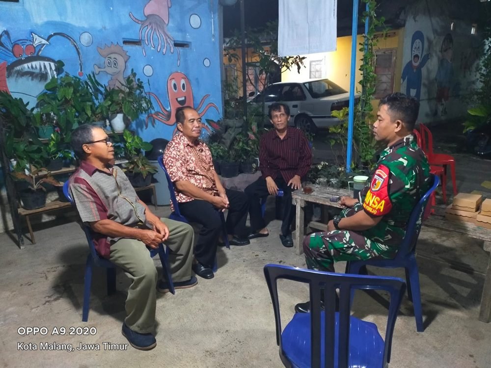 Babinsa Koramil Sukun Perkuat Keharmonisan Warga Lewat Komsos Bersama Toga dan Tomas
