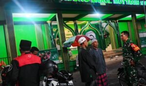 Babinsa tunggulwulung Dukung Kenyamanan Ramadan Babinsa Tunggulwulung Rutin Anjangsana dan Tarawih Bersama