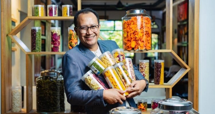 Dari Jualan di Kelas hingga Ekspor, Alumni UMM Sukses Kembangkan Keripik Buah ke Pasar Global