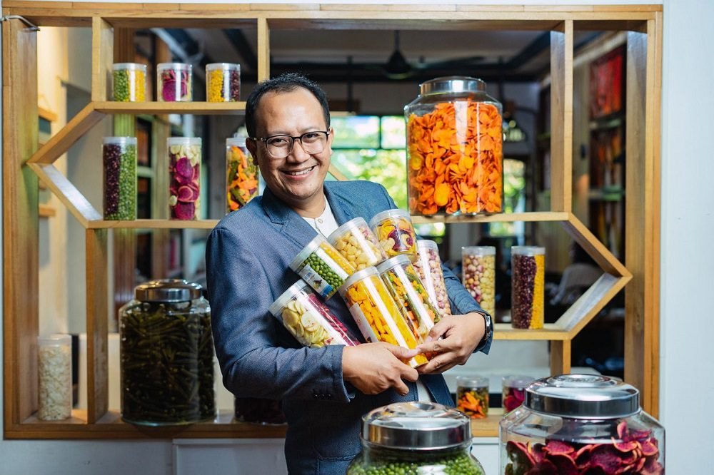 Dari Jualan di Kelas hingga Ekspor, Alumni UMM Sukses Kembangkan Keripik Buah ke Pasar Global