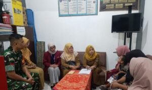 Perkuat Data Kesejahteraan Sosial, Babinsa Kopka Rudi Dampingi Dinsos Pendataan DTKS