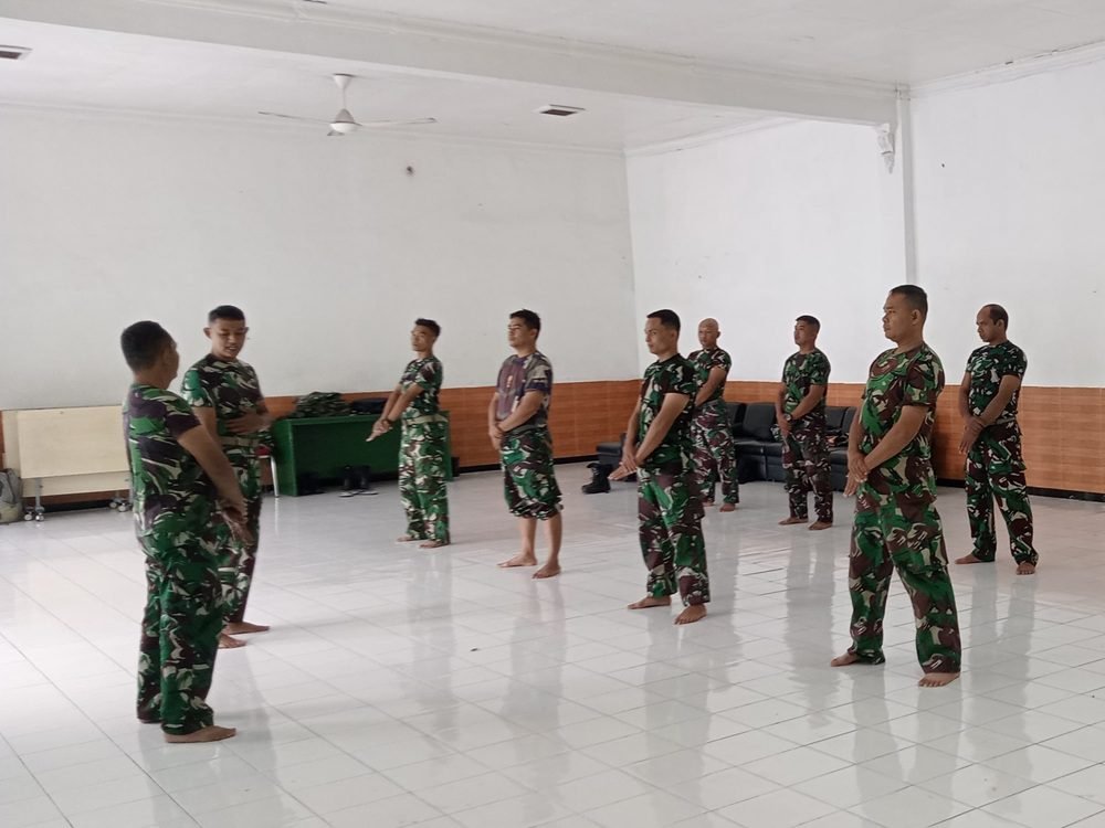 Prajurit Kodim 0833 Asah Kemampuan Pencak Silat Militer