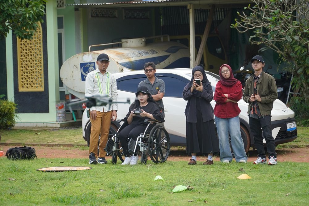 Kolaborasi UB dan B One Corp, Mahasiswa Difabel Ikuti Pelatihan Drone Pilot