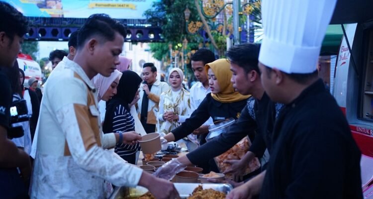 Ngabuburit Literasi di Kayutangan, UMM Hadirkan Batik Ecoprint hingga Live Cooking