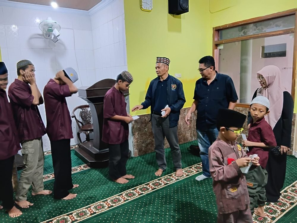 Wartawan Aksara Tumapel Salurkan Santunan untuk 20 Anak Yatim di Panti Ar Rohman