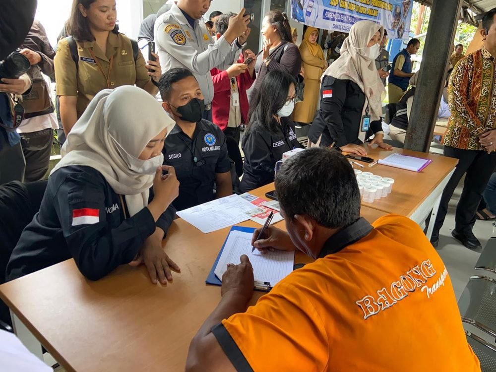 Cek Kesehatan Sopir Bus di Terminal Arjosari Malang, Ditemukan Indikasi Alkohol hingga Gangguan Pendengaran