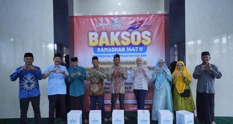 UMM Gelar Bakti Sosial Ramadan di Gondanglegi, Warga Terima Sembako dan Layanan Kesehatan