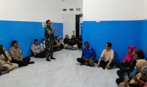 babinsa Babinsa Kedungkandang Perkuat Disiplin dan Nasionalisme Relawan MBG Melalui Sosialisasi