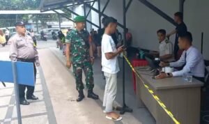 pantau lapas Sinergi Babinsa dan Bhabinkamtibmas Amankan Kunjungan Warga Binaan di Lapas Malang .