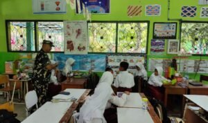 Babinsa Buring Pastikan Distribusi MBG Tepat Sasaran dan Berjalan Lancar
