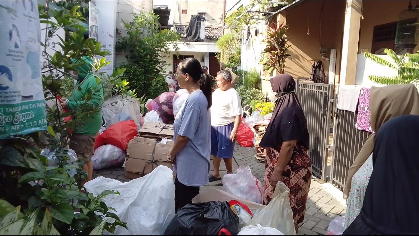 Gunungan Sampah Jadi Cuan !!Kampung Darling Sukses Olah 1,2 Ton Limbah Usai Lebaran